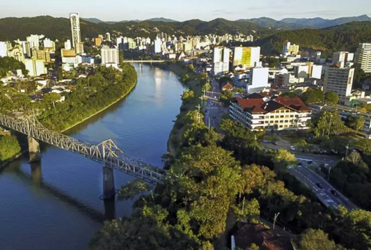 O Que Fazer à Noite em Blumenau: Experiências Imperdíveis.