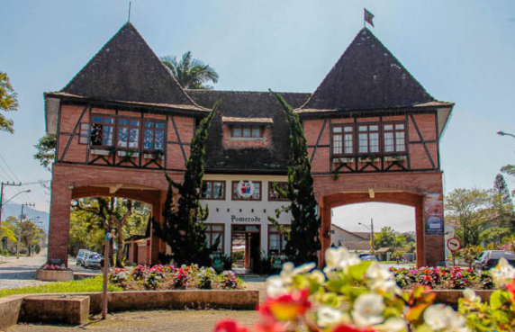 Descobrindo o Encanto de Blumenau e Pomerode.